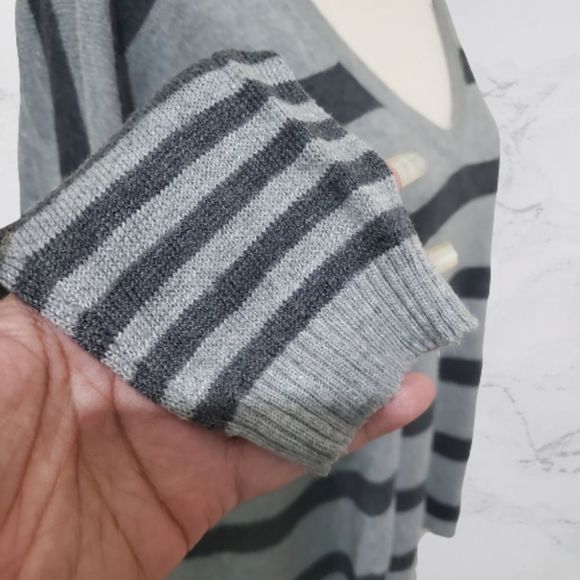 **SOLD** Olivaceous Oversized Sweater, Small - Picture 6 of 9